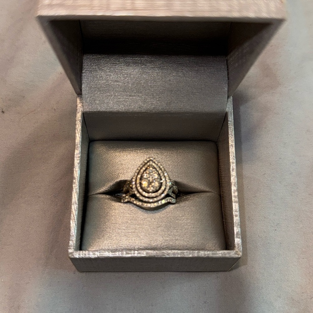 14 Karat Pear Shaped Cluster Ring With 1.60Tw Round Diamonds